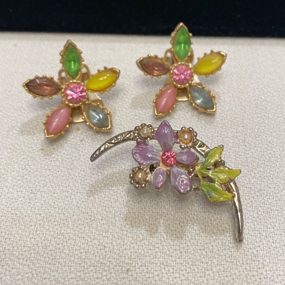 Vintage Multi Color Flower Rhinestone Earrings And Brooch - Picture 3 of 16